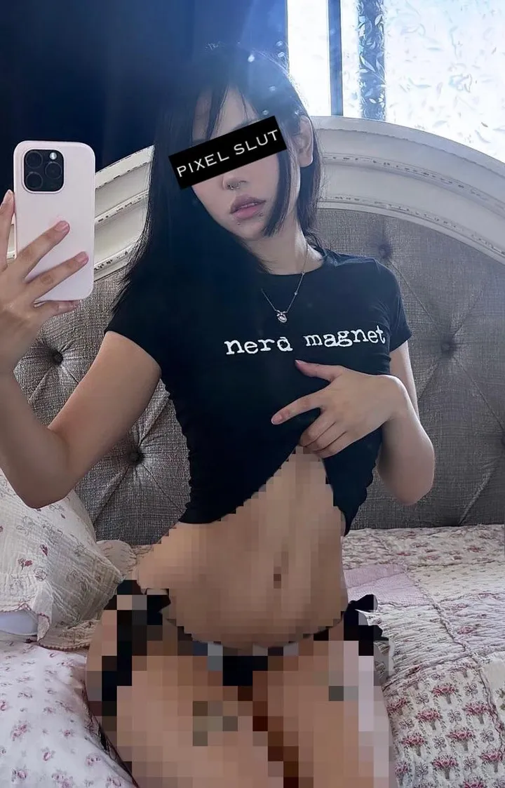 Fully clothed stars, censored anyway! (image 2 of 10)