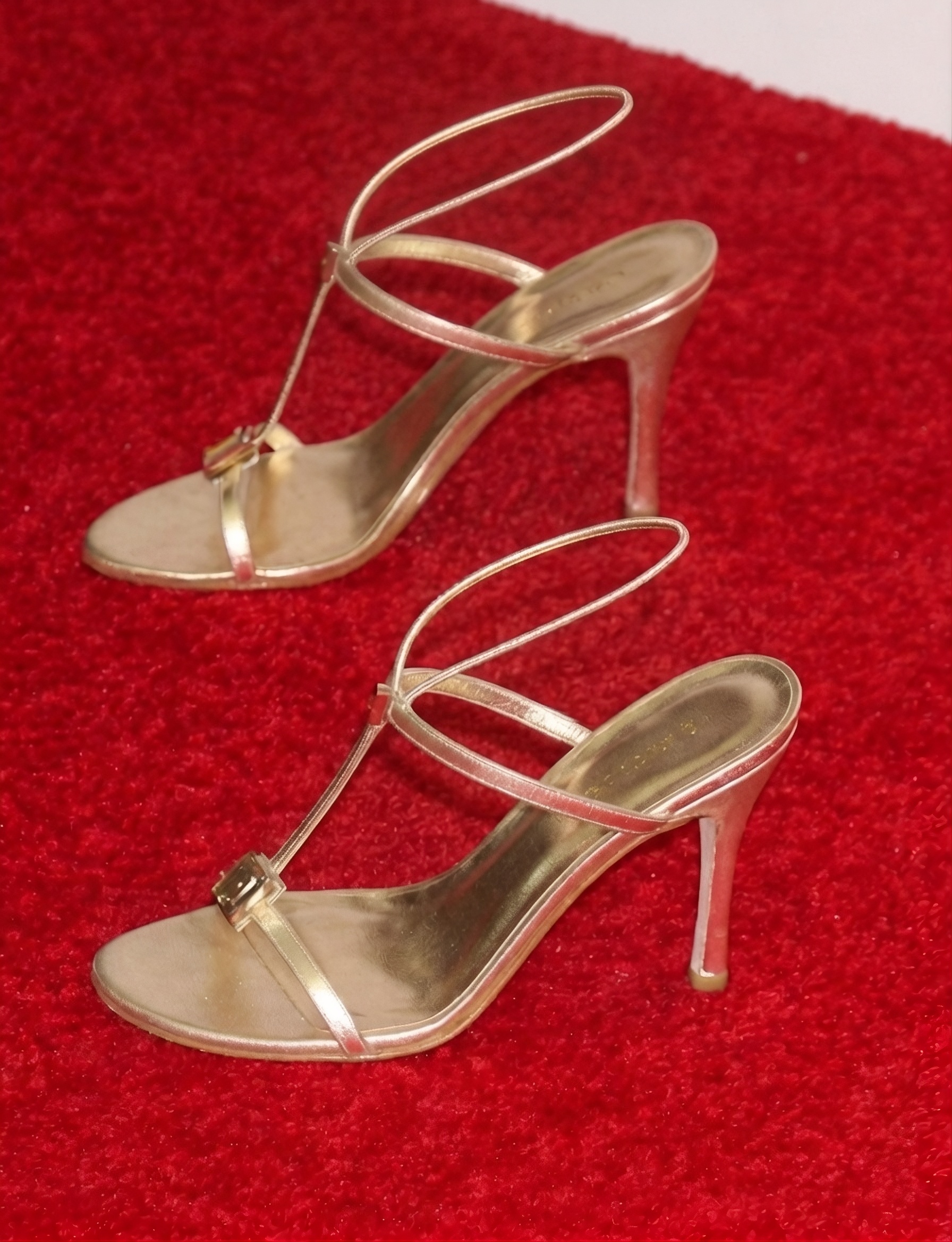 Celebrity heels guessing game! Rules below (image 5 of 5)