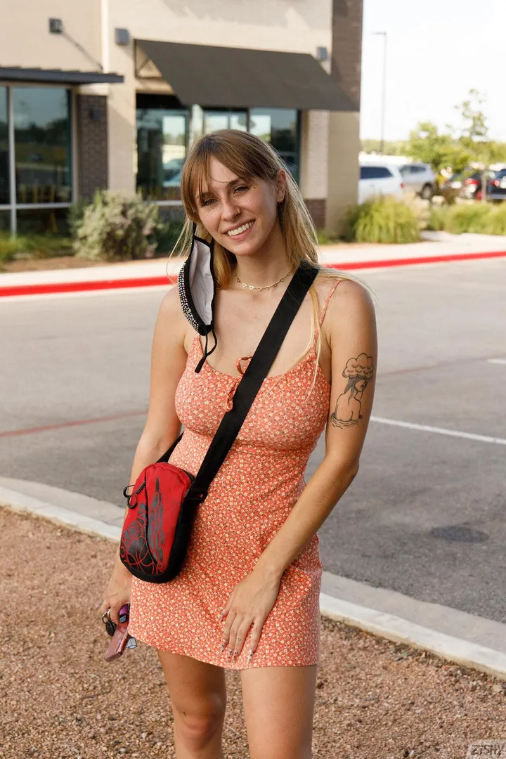 Day 1 of your GF on her “business trip” Caution Cucks: fucktoy ahead (image 1 of 16)