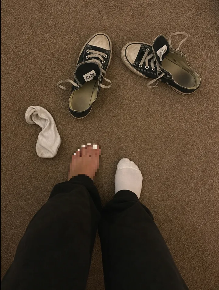 Betas only get old shoes and stinky socks, even feet is too much for your betabrain!