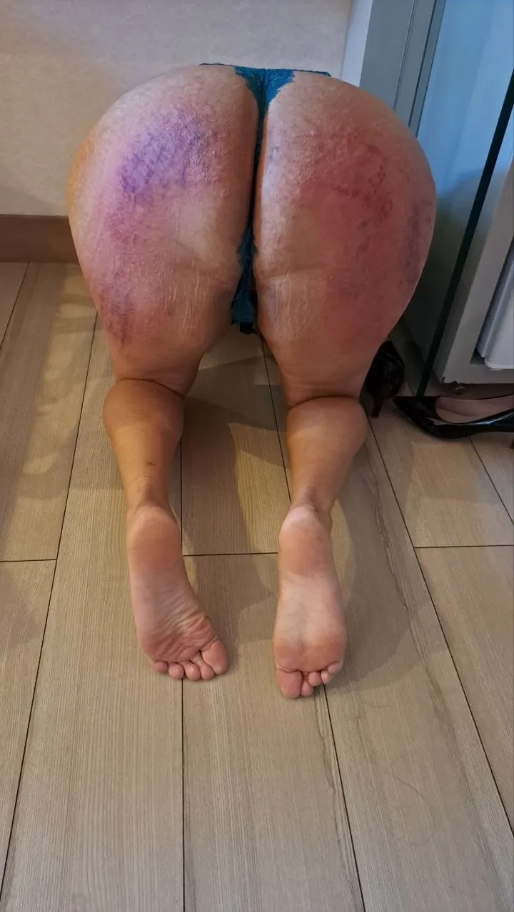 Spanking session (image 5 of 5)