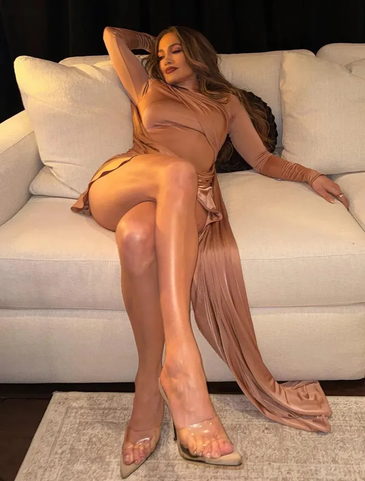 Jennifer Lopez (image 3 of 3)