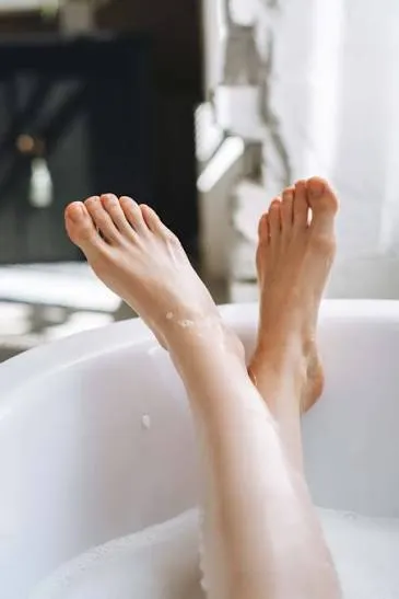feet in bathtub