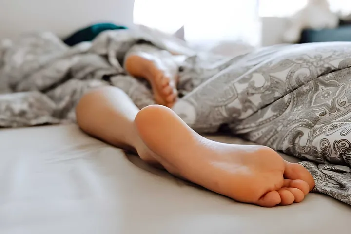 Barefeet Woman on bed (image 2 of 2)