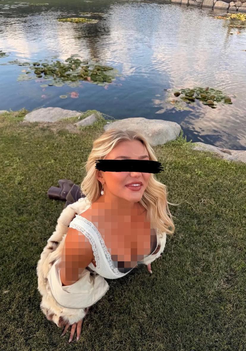 Katie Sigmond is out of your league (image 9 of 9)