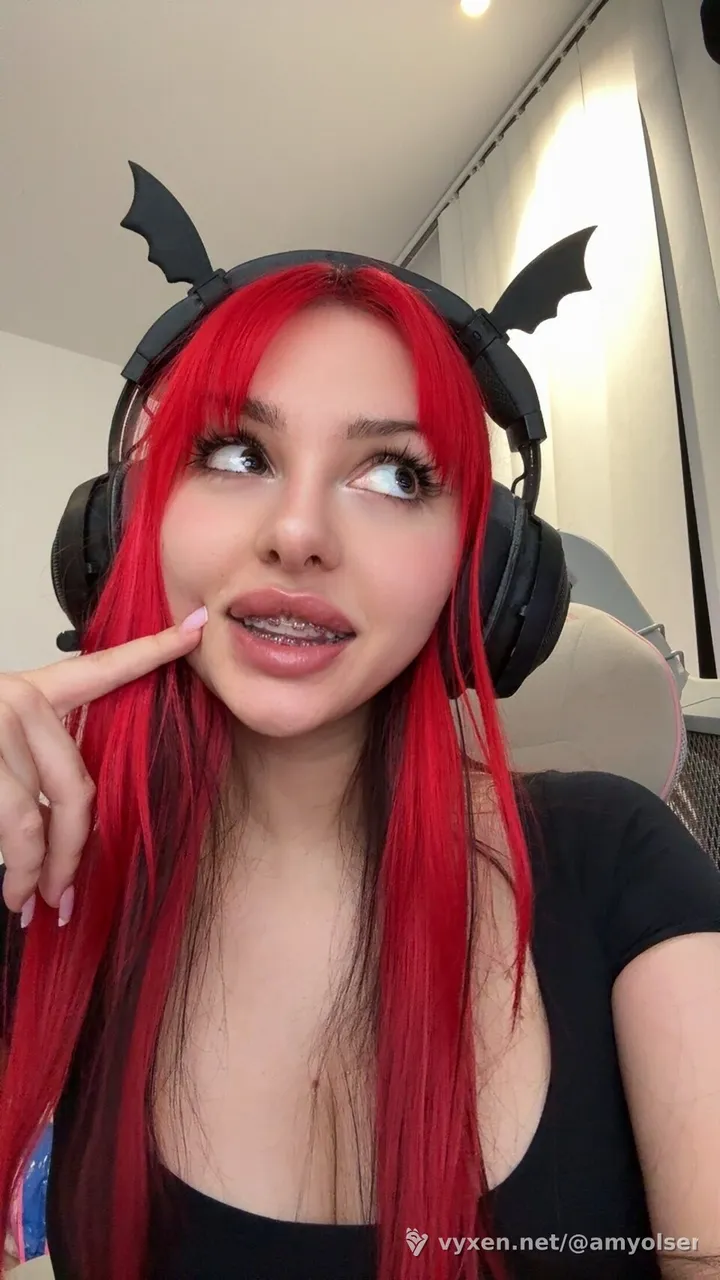 Wanna see my slutty side (image 5 of 5)