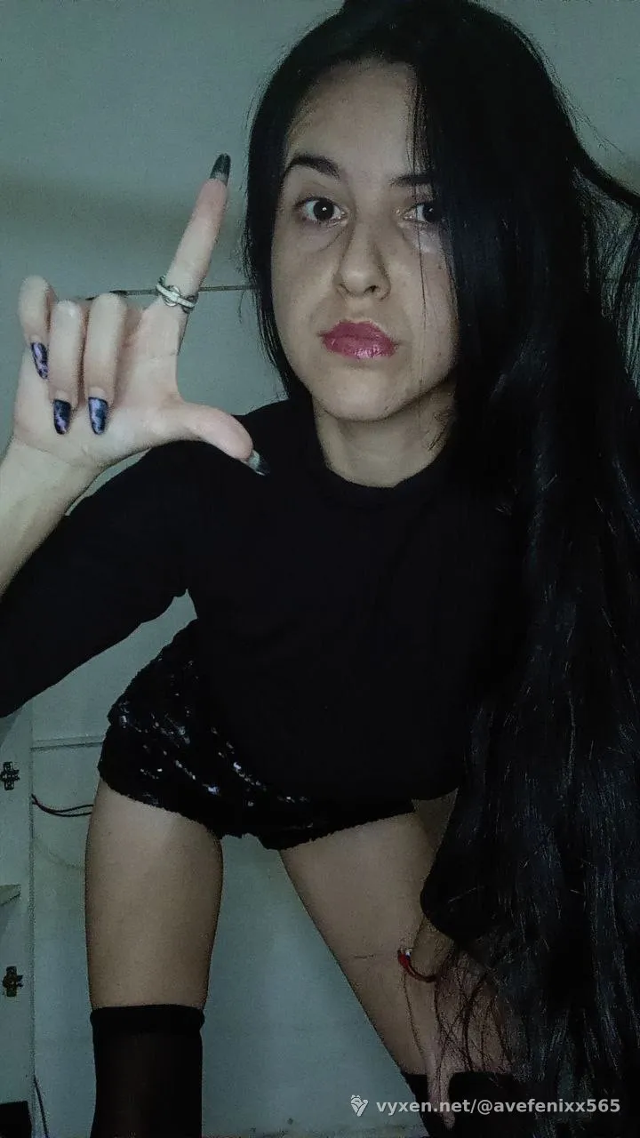 🖤 “Un pequeño vistazo a mi lado más oscuro… 😈 (image 1 of 7)